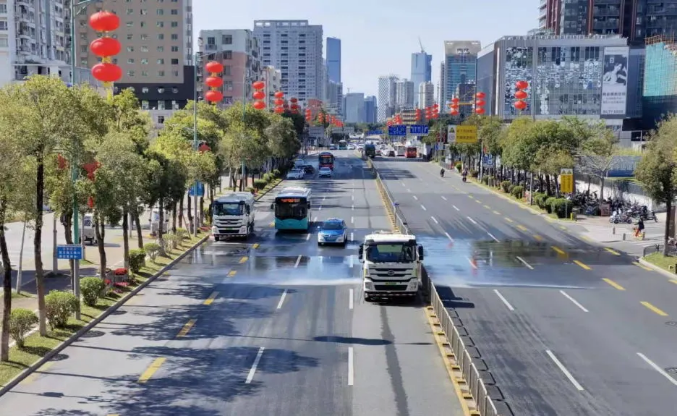 虎虎生威迎新春丨best365英国在线体育环卫作业扮靓城市佳节新容颜