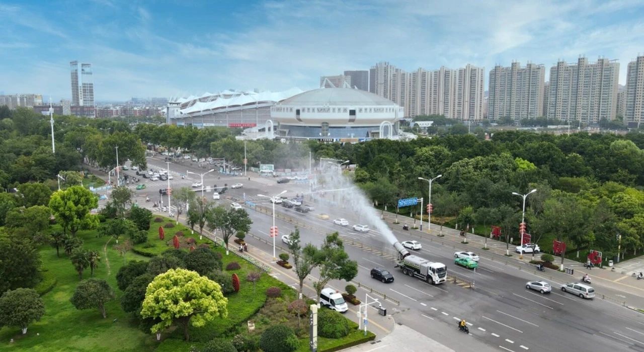 best365英国在线体育荣登“城市服务十大影响力企业”和“环卫装备十大影响力企业”双榜